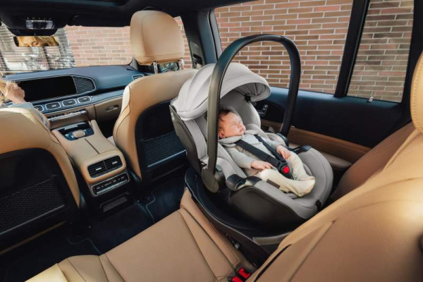 Web-version-LIFESTYLE_CS_LUX_BABY-SAFE_PRO_InCar_1_LinenGrey_2024_300dpi