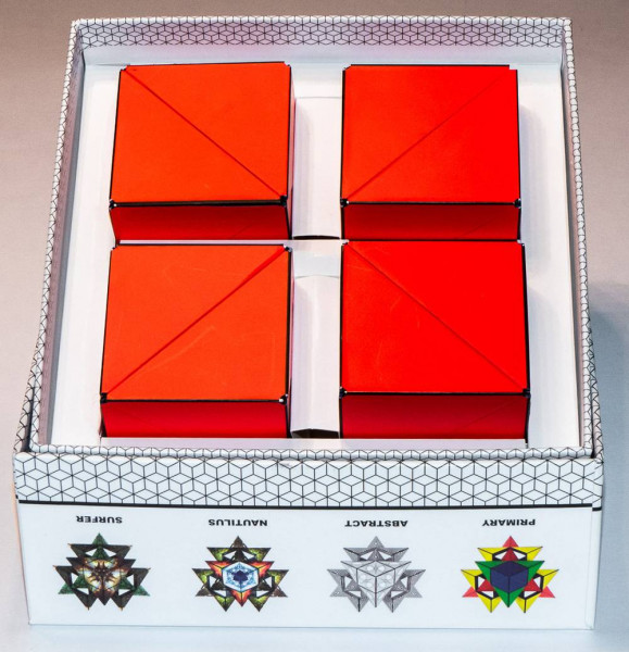 GeoBender | Cube | Geschenkbox mit 4 Würfel | Primary