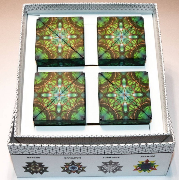 GeoBender | Cube | Geschenkbox mit 4 Würfel | Surfer